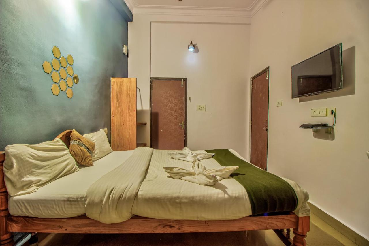 Candolim Glitter Sand Exterior foto