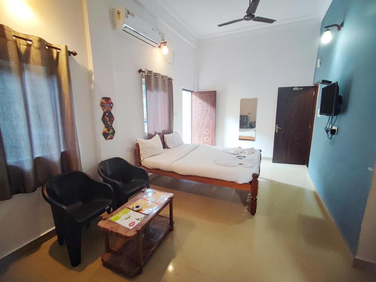 Candolim Glitter Sand Exterior foto