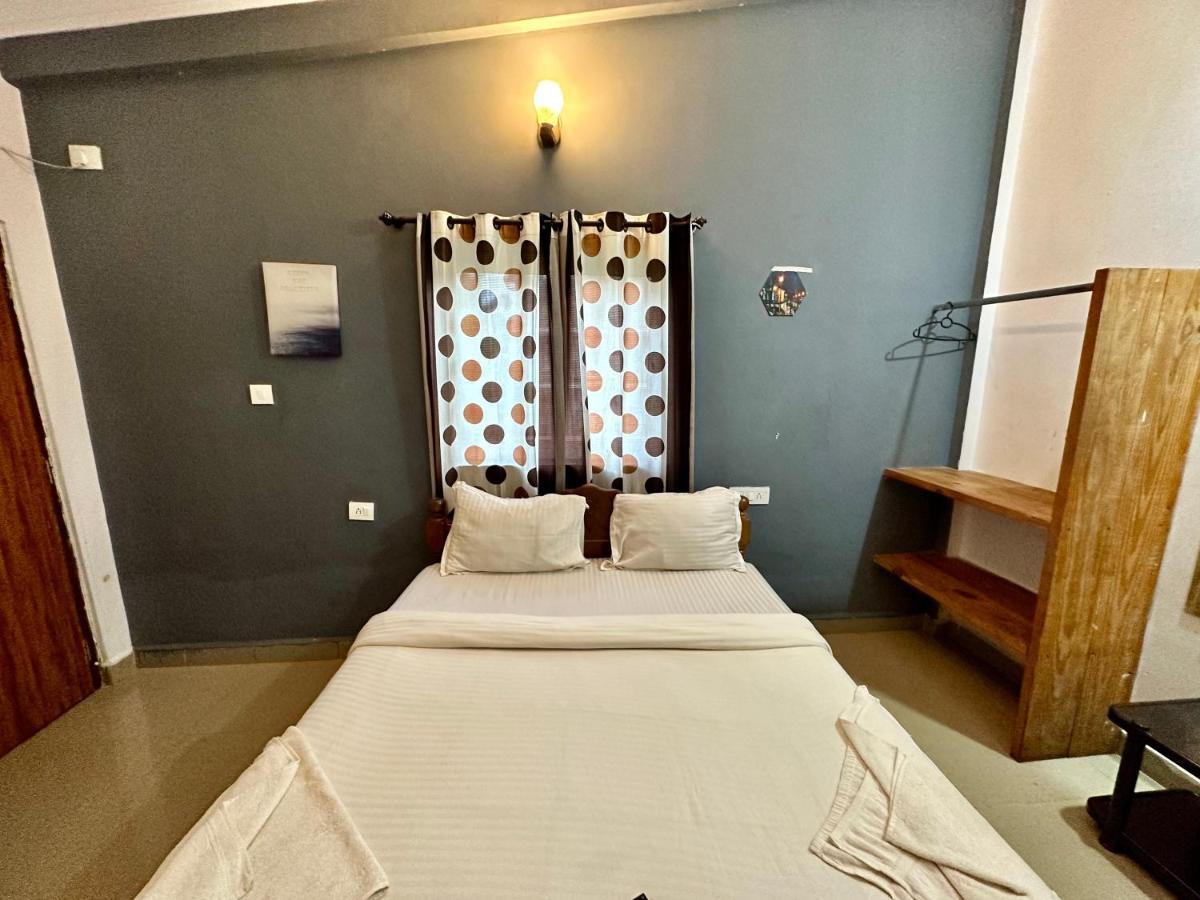 Candolim Glitter Sand Exterior foto